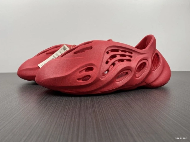 Red Foam Adidas CW3355 Yeezy 0929